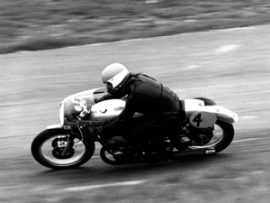 First race bike, race track, race year, (& race pic)! Keith Huewen - First race bike/track/year - Cadwell Park 1975 - Crooks Suzuki T500